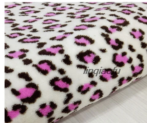 Polyester knit printed double-sided coral fleece leopard autumn and winter thickening pajamas bedding fabric
Polyester knit printed double-sided coral fleece leopard autumn and winter thickening pajamas bedding fabric