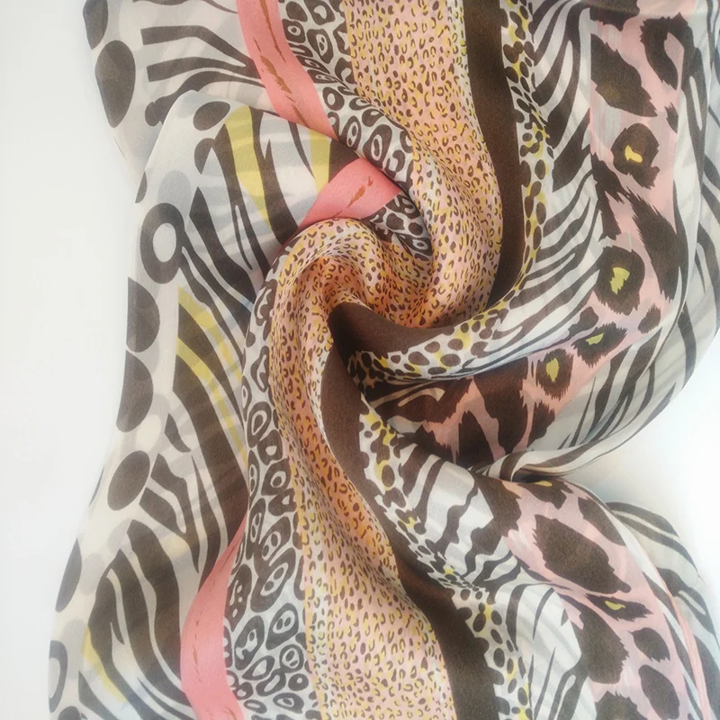 2018 New Wild Silk Soft Scarf Fashion Personality Trend Elements Simple Generous Wild
2018 New Wild Silk Soft Scarf Fashion Personality Trend Elements Simple Generous Wild