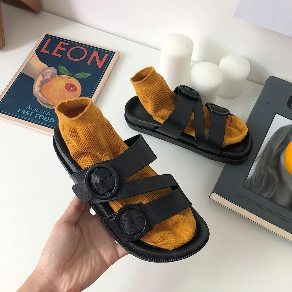 2019 new Korean women's thick-soled non-slip slippers fashion wear belt buckle beach slippers.
2019 new Korean women's thick-soled non-slip slippers fashion wear belt buckle beach slippers.