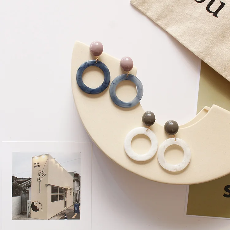 Fashionable Contrast Color Resin Earring Advanced Morandi Color Female Ear Nail Classic Fashion Ring Eardrop
Fashionable Contrast Color Resin Earring Advanced Morandi Color Female Ear Nail Classic Fashion Ring Eardrop