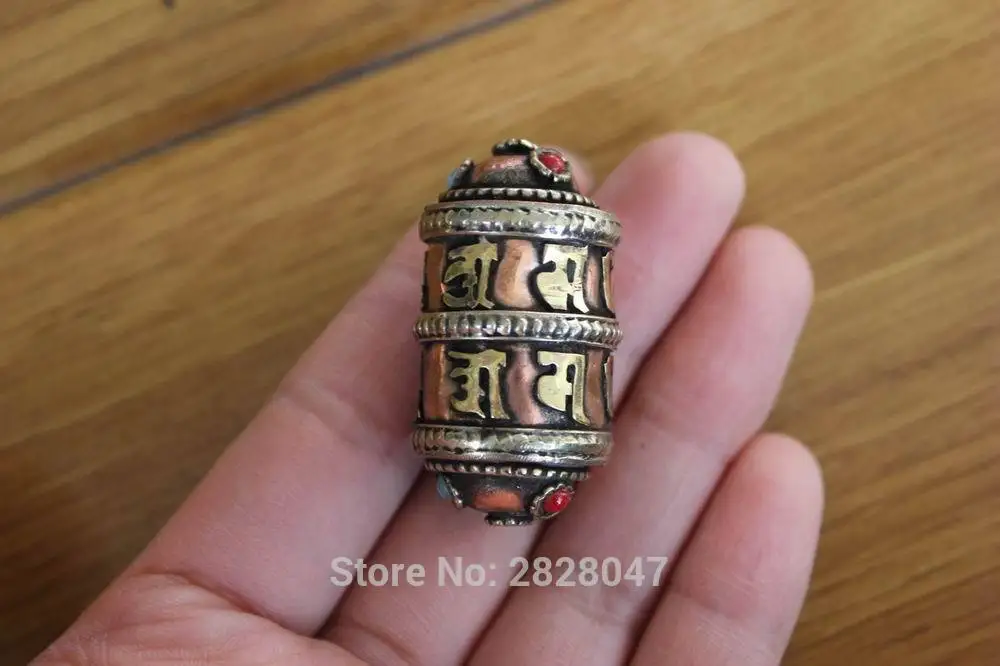 PN039 Ethnic Tibetan Brass Om Mani Padme Hum Prayer Wheel Men Amulets Pendant Handmade Nepal Six Words Mantra Boys Amulet
PN039 Ethnic Tibetan Brass Om Mani Padme Hum Prayer Wheel Men Amulets Pendant Handmade Nepal Six Words Mantra Boys Amulet