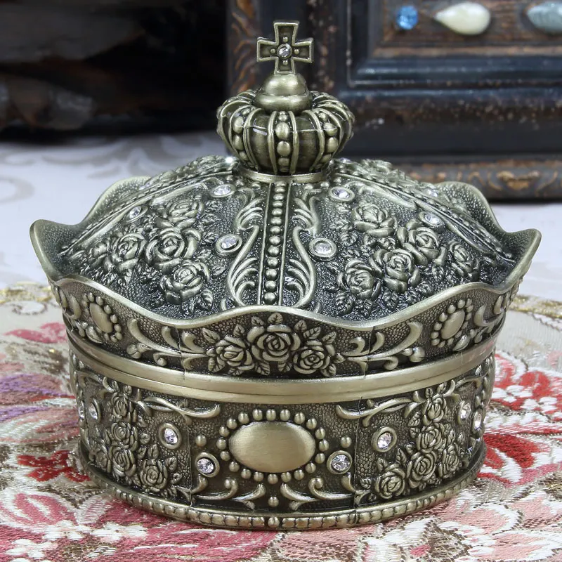 European Crown metal jewelry box Bronze and ancient tin color jewelry box organizer makeup storage box for home decor Z094A
European Crown metal jewelry box Bronze and ancient tin color jewelry box organizer makeup storage box for home decor Z094A