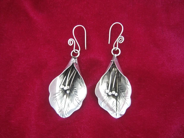 Wind retro temperament long paragraph Miao silver hand embroidery asymmetric jewelry sterling silver ear hooks>>> Free shipping
Wind retro temperament long paragraph Miao silver hand embroidery asymmetric jewelry sterling silver ear hooks>>> Free shipping