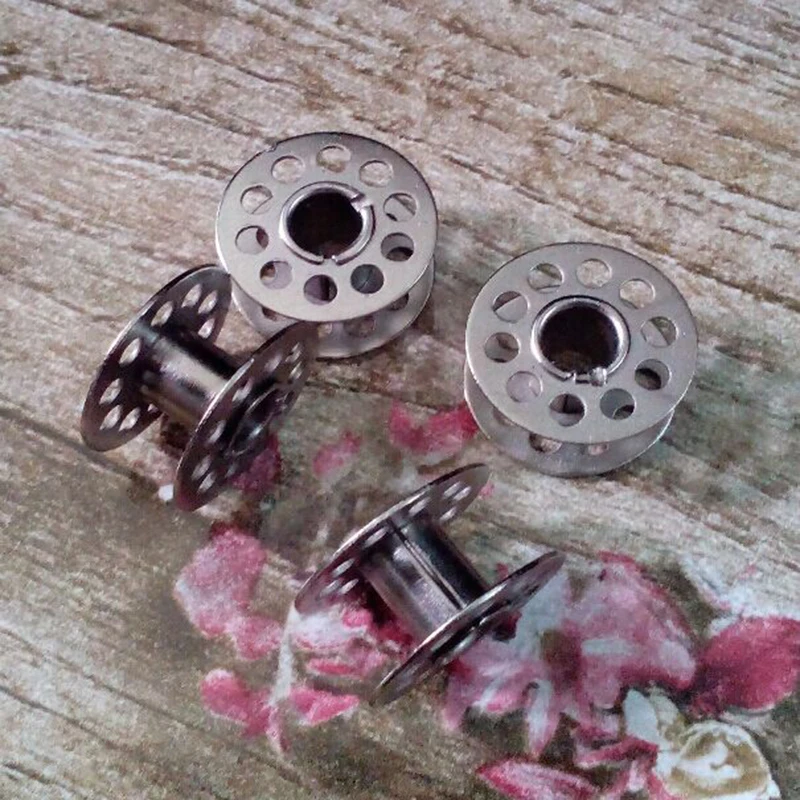 1pc Old Fashioned Home Sewing Machine Parts 2518A Old Style Sewing Shuttle Cores 2.1cm*1cm Metal Bobbin Line Core Sewing Tools
1pc Old Fashioned Home Sewing Machine Parts 2518A Old Style Sewing Shuttle Cores 2.1cm*1cm Metal Bobbin Line Core Sewing Tools