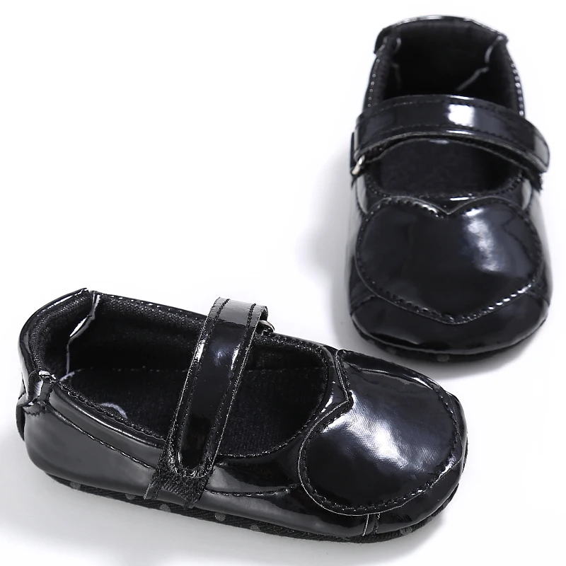 Brand Baby Girl Leather Shoes Baby Moccasins Kids Heart Shaped Princess Girl Newborn Infant Spring Summer soft sole Shoes
Brand Baby Girl Leather Shoes Baby Moccasins Kids Heart Shaped Princess Girl Newborn Infant Spring Summer soft sole Shoes
