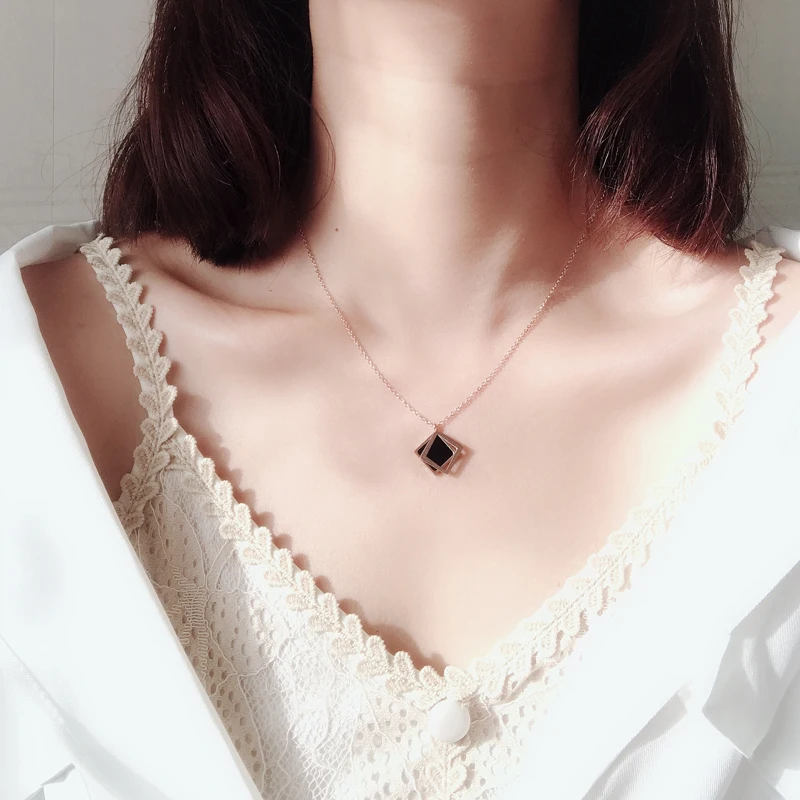 YUN RUO 2018 Rose Gold Color Fashion Black Rhombus Pendant Necklace Titanium Steel Jewelry Woman Gift Never Fade Top Quality
YUN RUO 2018 Rose Gold Color Fashion Black Rhombus Pendant Necklace Titanium Steel Jewelry Woman Gift Never Fade Top Quality