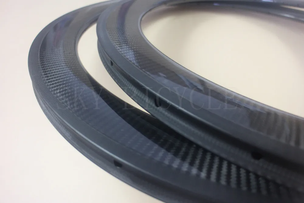 Road / Track bike wheel Tubular 60mm height 23mm wide 20/24H carbon rims Twill 3K weave glossy basalt surface bicycle rim, OEM
Road / Track bike wheel Tubular 60mm height 23mm wide 20/24H carbon rims Twill 3K weave glossy basalt surface bicycle rim, OEM