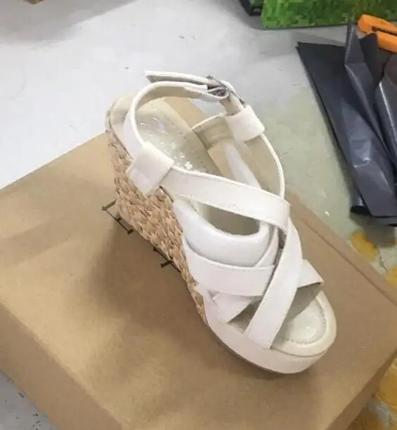 Shoes Women Summer New Sweet Buckle Open Toe Wedge Sandals high-heeled Shoes Platform Sandals size31 32 33 41 42 43
Shoes Women Summer New Sweet Buckle Open Toe Wedge Sandals high-heeled Shoes Platform Sandals size31 32 33 41 42 43