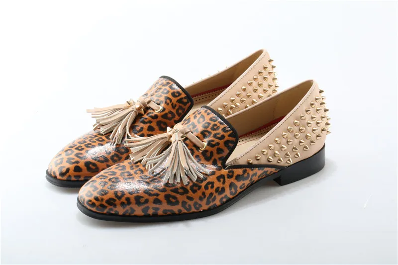 Luxury shoes men Leopard spike slip on loafers low heels tassel oxford shoes for men patent leather zapatillas hombre vestir
Luxury shoes men Leopard spike slip on loafers low heels tassel oxford shoes for men patent leather zapatillas hombre vestir