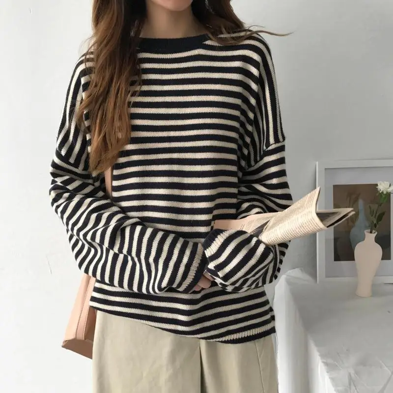 2020 NEW Style Women's O-Neck Sweet Full Knitting Pullovers Athleisure Striped Korean Style Easy to match female Sweater
2020 NEW Style Women's O-Neck Sweet Full Knitting Pullovers Athleisure Striped Korean Style Easy to match female Sweater
