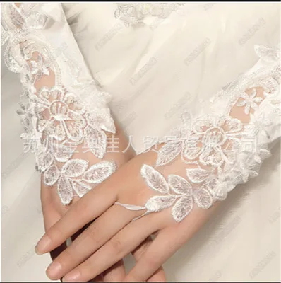 Bridal High Quality Wedding Bridal Gloves Elastic Satin Lace Long Finger Free Gloves Ivory With Sequins GL9
Bridal High Quality Wedding Bridal Gloves Elastic Satin Lace Long Finger Free Gloves Ivory With Sequins GL9