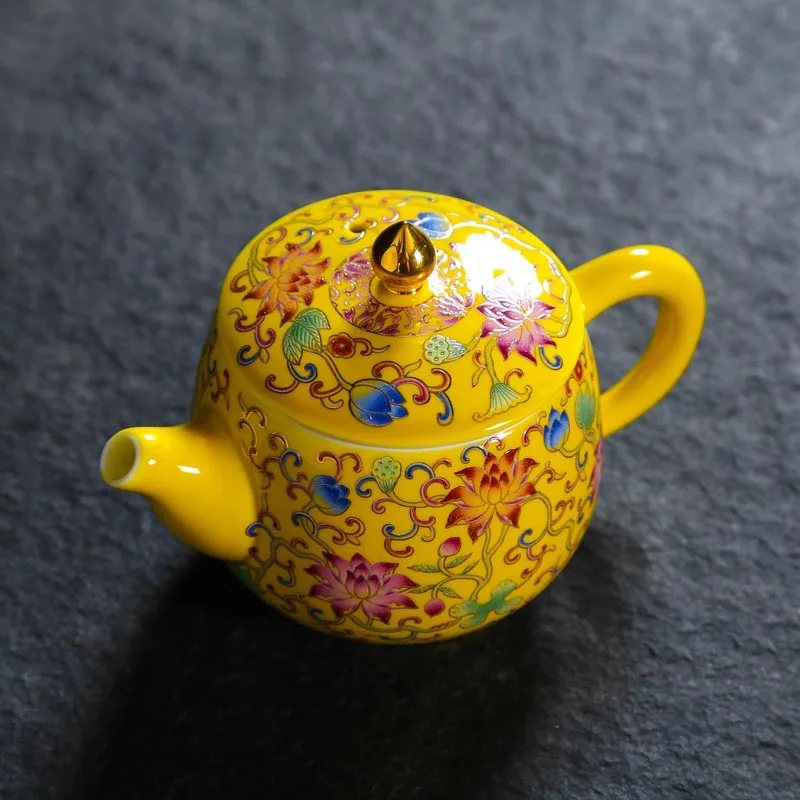 300ml Jingdezhen Vintage Color Enamel Ceramic Porcelain Golden Teapot Painted Lotus Tea Pot for Brewing Puer Tea Coffee Granules
300ml Jingdezhen Vintage Color Enamel Ceramic Porcelain Golden Teapot Painted Lotus Tea Pot for Brewing Puer Tea Coffee Granules