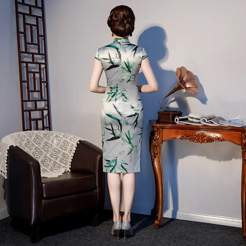 2019 New Fashion Knee Length Cheongsam Chinese style Mandarin Collar Dress Womens Summer Rayon Qipao Slim Party Dresses Vestido
2019 New Fashion Knee Length Cheongsam Chinese style Mandarin Collar Dress Womens Summer Rayon Qipao Slim Party Dresses Vestido