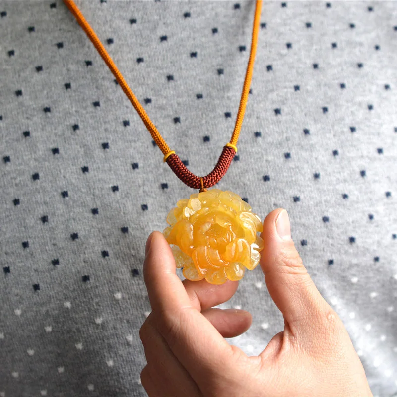YunNan HuangLong Jade Peony Flower Pendant Necklace Sweater Chain Drop Shipping Hand Carved Jade Stone Necklace With Chain
YunNan HuangLong Jade Peony Flower Pendant Necklace Sweater Chain Drop Shipping Hand Carved Jade Stone Necklace With Chain