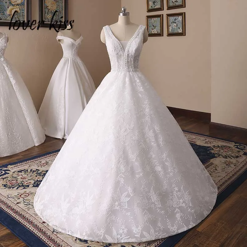 Любовник Поцелуй Vestido De Noiva современный V образным вырезом без рукавов расшитое жемчугом, свадебные платья Кружево пол Длина цвета слоновой ...
Любовник Поцелуй Vestido De Noiva современный V образным вырезом без рукавов расшитое жемчугом, свадебные платья Кружево пол Длина цвета слоновой ...