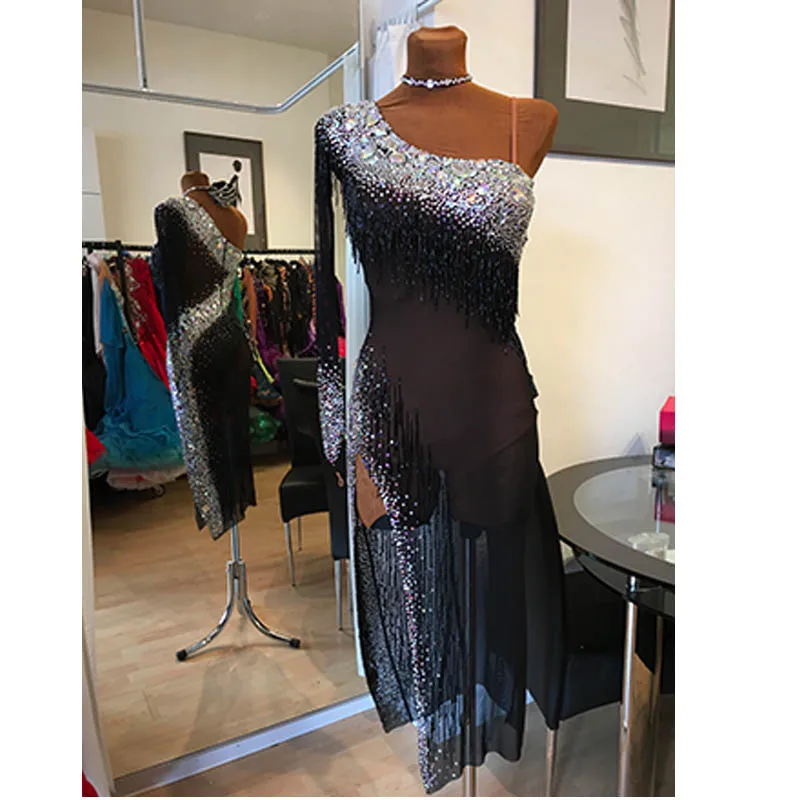 Latin Dance Dress Latin dress dancing costume Rumba Jive Chacha black latin wear sheer fabric bead fringe
Latin Dance Dress Latin dress dancing costume Rumba Jive Chacha black latin wear sheer fabric bead fringe