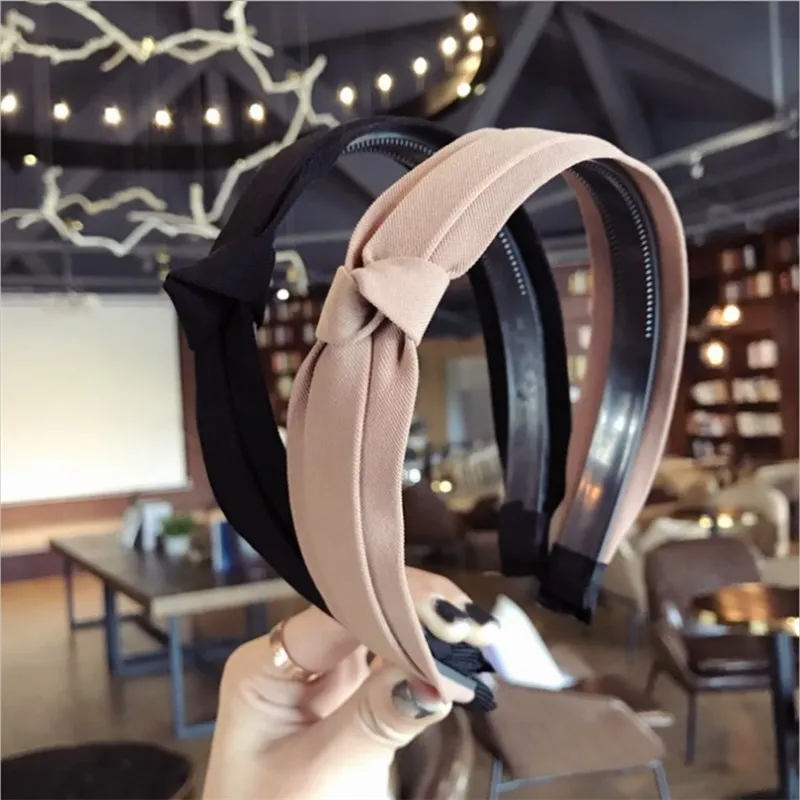 Pure Color Fabric Headband Fashion Hair Accessories Women Double Layer Fabric Side Knotted Cute Face Washing Fine Hair Hoop New
Pure Color Fabric Headband Fashion Hair Accessories Women Double Layer Fabric Side Knotted Cute Face Washing Fine Hair Hoop New