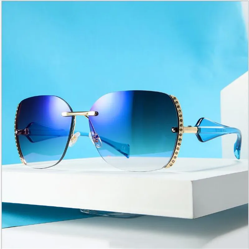KAPELUS European and American color sunglasses A5096 New women's fashion sunglasses
KAPELUS European and American color sunglasses A5096 New women's fashion sunglasses