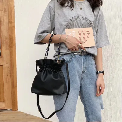 Women Luxury Acrylic Chain Handle Bucket Bags Box Tote Handbag Messenger Bag Crossbody Clutch for Woman Spring Bag PU Leather
Women Luxury Acrylic Chain Handle Bucket Bags Box Tote Handbag Messenger Bag Crossbody Clutch for Woman Spring Bag PU Leather