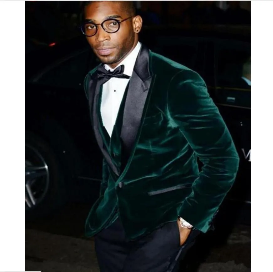 Three Pieces Green Velvet Groom Tuxedos Peak Lapel Groomsmen Best Man Mens Weddings Prom Suits (Jacket+Pants+Vest+Tie)
Three Pieces Green Velvet Groom Tuxedos Peak Lapel Groomsmen Best Man Mens Weddings Prom Suits (Jacket+Pants+Vest+Tie)