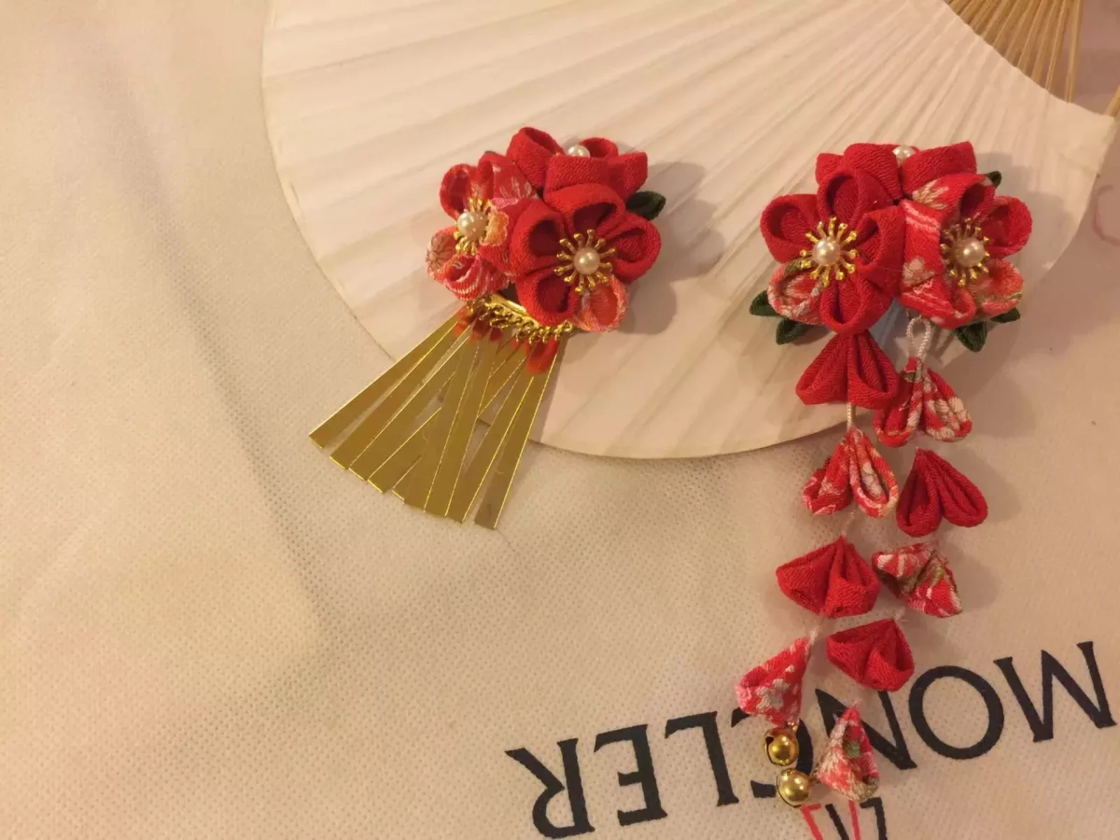 Japanese kimono bathrobe accessories and wind dovetail manual fine flower hairpin headdress side
Japanese kimono bathrobe accessories and wind dovetail manual fine flower hairpin headdress side