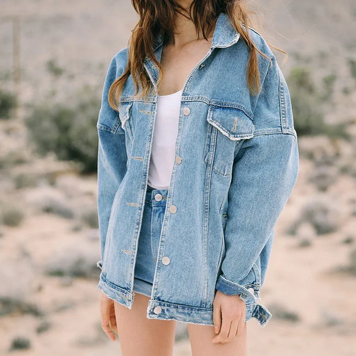 2018 Joker Korean version of wind loose large size denim jacket women's long wave long sleeve jacket
2018 Joker Korean version of wind loose large size denim jacket women's long wave long sleeve jacket
