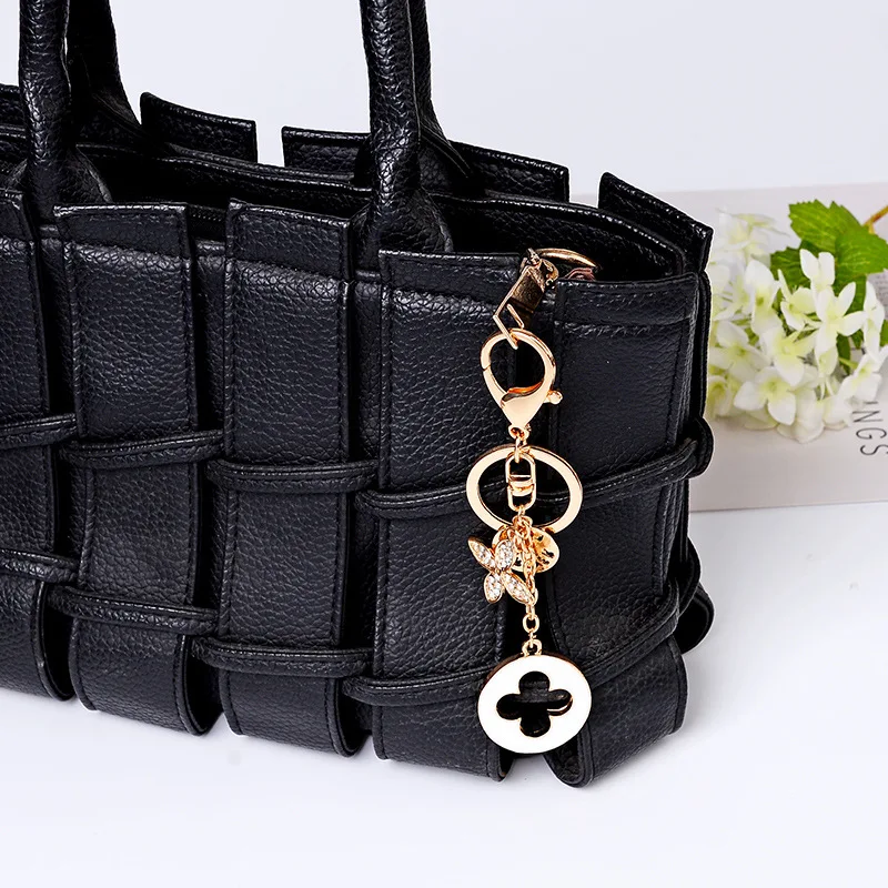 New Beautiful Clover Key Chains Creative Keychain Fashion Keyring Metal Key Ring Car Accessories Women Bag Charm Drop Shipping
New Beautiful Clover Key Chains Creative Keychain Fashion Keyring Metal Key Ring Car Accessories Women Bag Charm Drop Shipping