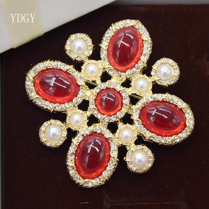 YDGY's new crystal and Pearl cross Baroque brooch is the bride's wedding jewelry, high quality fashion overcoat
YDGY's new crystal and Pearl cross Baroque brooch is the bride's wedding jewelry, high quality fashion overcoat