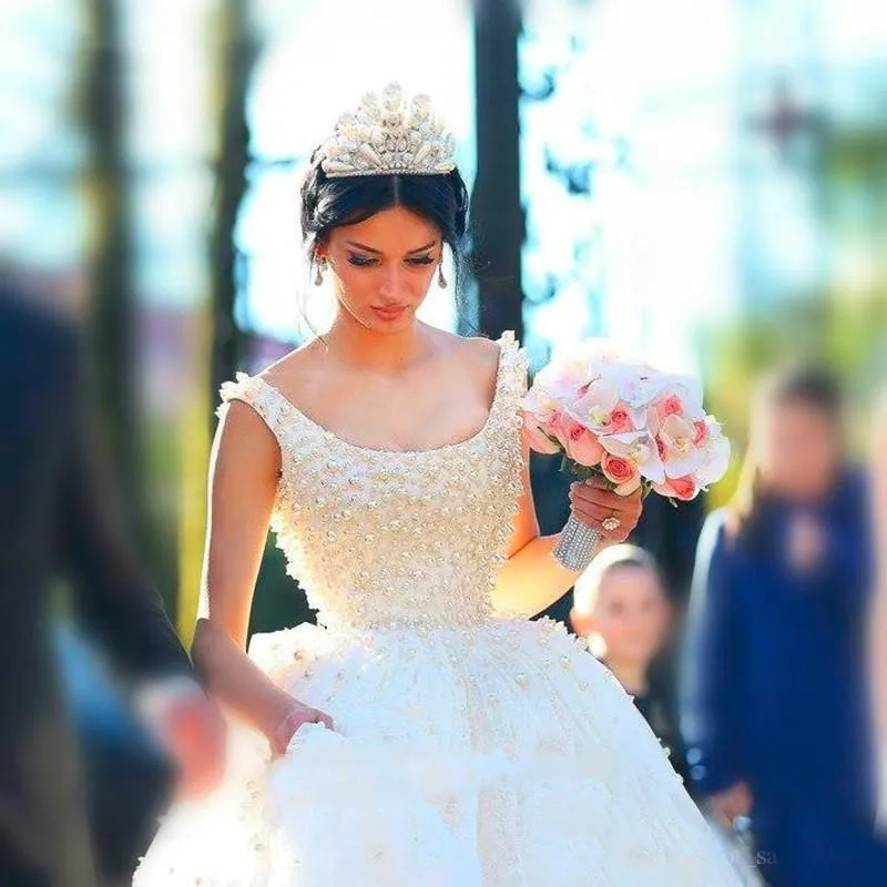 Saudi Arabia Ball Gown Wedding Dresses Square Collar Puffy Tulle Pearls Princess Wedding Gowns Vestido De Noiva Custom Size
Saudi Arabia Ball Gown Wedding Dresses Square Collar Puffy Tulle Pearls Princess Wedding Gowns Vestido De Noiva Custom Size