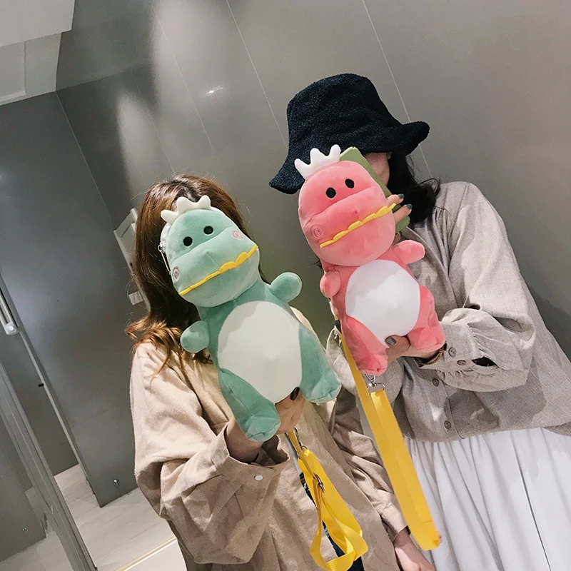 1pc 25cm cartoon cute sweet dinosaur maiden plush messenger bag little travel shoulder crossbody bag stuffed toy girl lady gift
1pc 25cm cartoon cute sweet dinosaur maiden plush messenger bag little travel shoulder crossbody bag stuffed toy girl lady gift