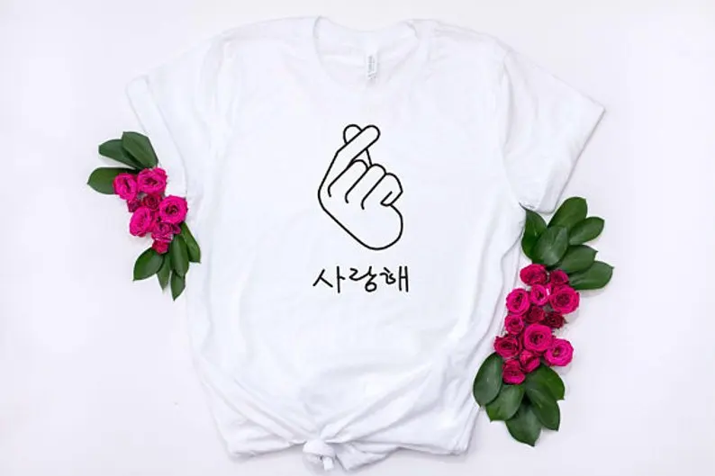Skuggnas Новое поступление корейский палец сердце рубашка K-Pop Футболка K-Drama одежда рубашки корейская мода Стильные топы Прямая поставка
Skuggnas Новое поступление корейский палец сердце рубашка K-Pop Футболка K-Drama одежда рубашки корейская мода Стильные топы Прямая поставка