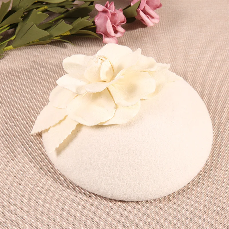 White Black Australian Wool Beret Hat Cap Elegant Ladies Autumn Flower Fedora Hat Cap Winter Wedding Hat Fascinator Headwear New
White Black Australian Wool Beret Hat Cap Elegant Ladies Autumn Flower Fedora Hat Cap Winter Wedding Hat Fascinator Headwear New