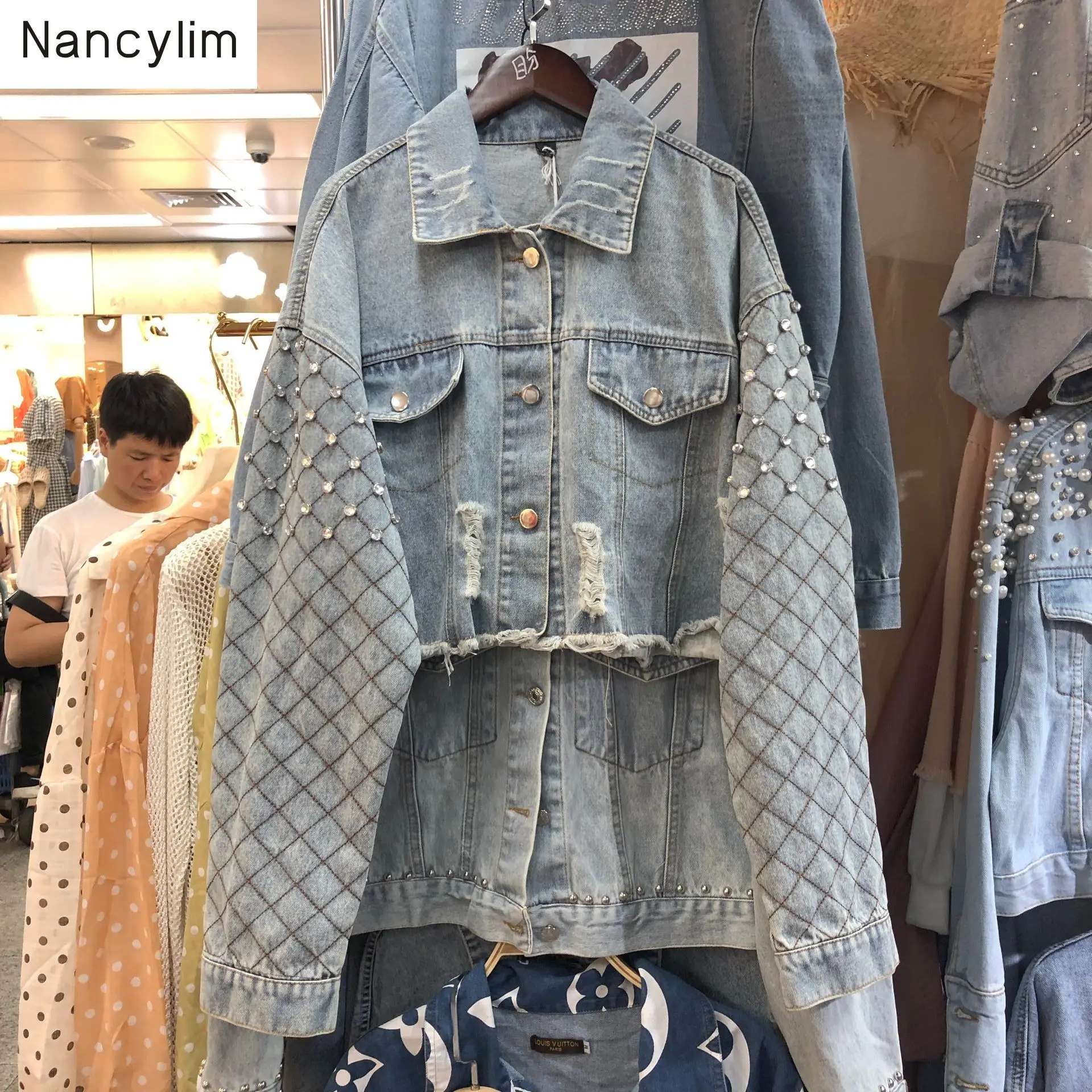 European Style Autumn Short Blue Denim Coat Women New Diamond Drill Holes Cropped Jeans Coat
European Style Autumn Short Blue Denim Coat Women New Diamond Drill Holes Cropped Jeans Coat