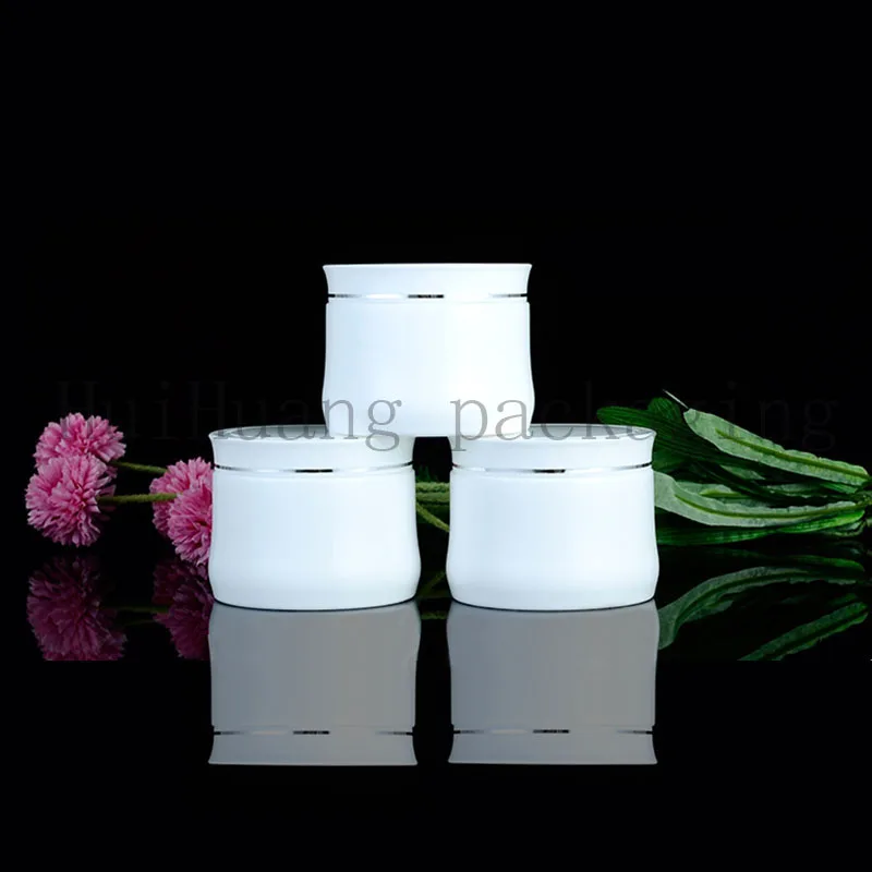 10pcs 150g Empty silver collar white PP face cream jar Skin Care Cream Jar With Plastic Lids with Insert Cosmetic Container
10pcs 150g Empty silver collar white PP face cream jar Skin Care Cream Jar With Plastic Lids with Insert Cosmetic Container