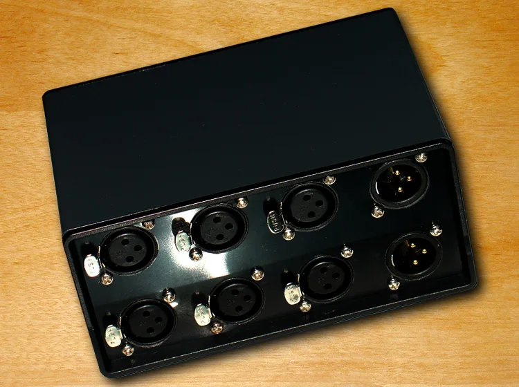 Lastest Stereo 3-ways Audio Signal XLR Balanced Input Switcher Converter Splitter Preamp
Lastest Stereo 3-ways Audio Signal XLR Balanced Input Switcher Converter Splitter Preamp