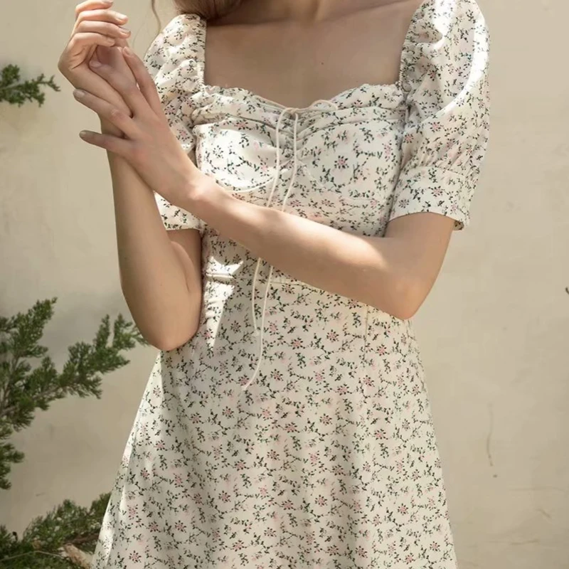 2019 New Square Collar Summer Dress Women Flowers Short Sleeve Low Cut Mini Dress Sexy Slim Bodycon Dress Female Vestido
2019 New Square Collar Summer Dress Women Flowers Short Sleeve Low Cut Mini Dress Sexy Slim Bodycon Dress Female Vestido