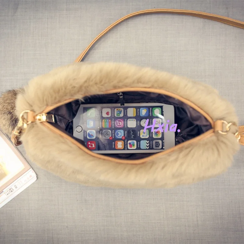 Yuhua, 2020 new shoulder bag, fashion woman messenger bag, cute plush handbags, tassel small square package.
Yuhua, 2020 new shoulder bag, fashion woman messenger bag, cute plush handbags, tassel small square package.