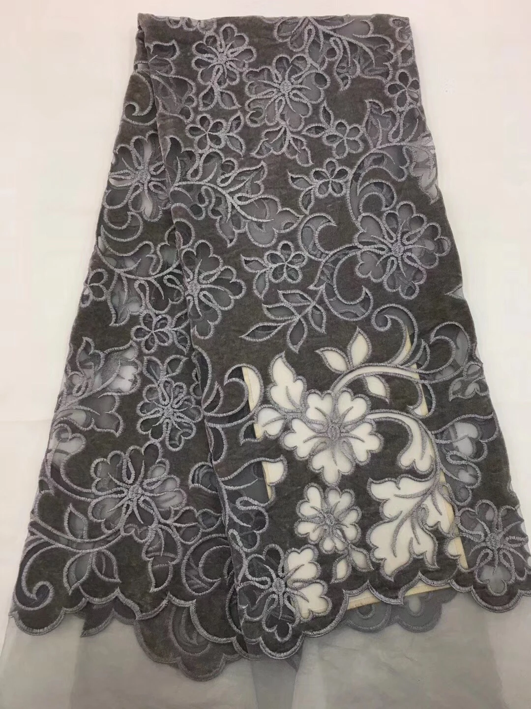 Net Fashion Velvet Nigerian Lace Fabric Dubai Embroidered French Tulle Lace Latest African Lace Fabric For Party Dress LCD961B
Net Fashion Velvet Nigerian Lace Fabric Dubai Embroidered French Tulle Lace Latest African Lace Fabric For Party Dress LCD961B