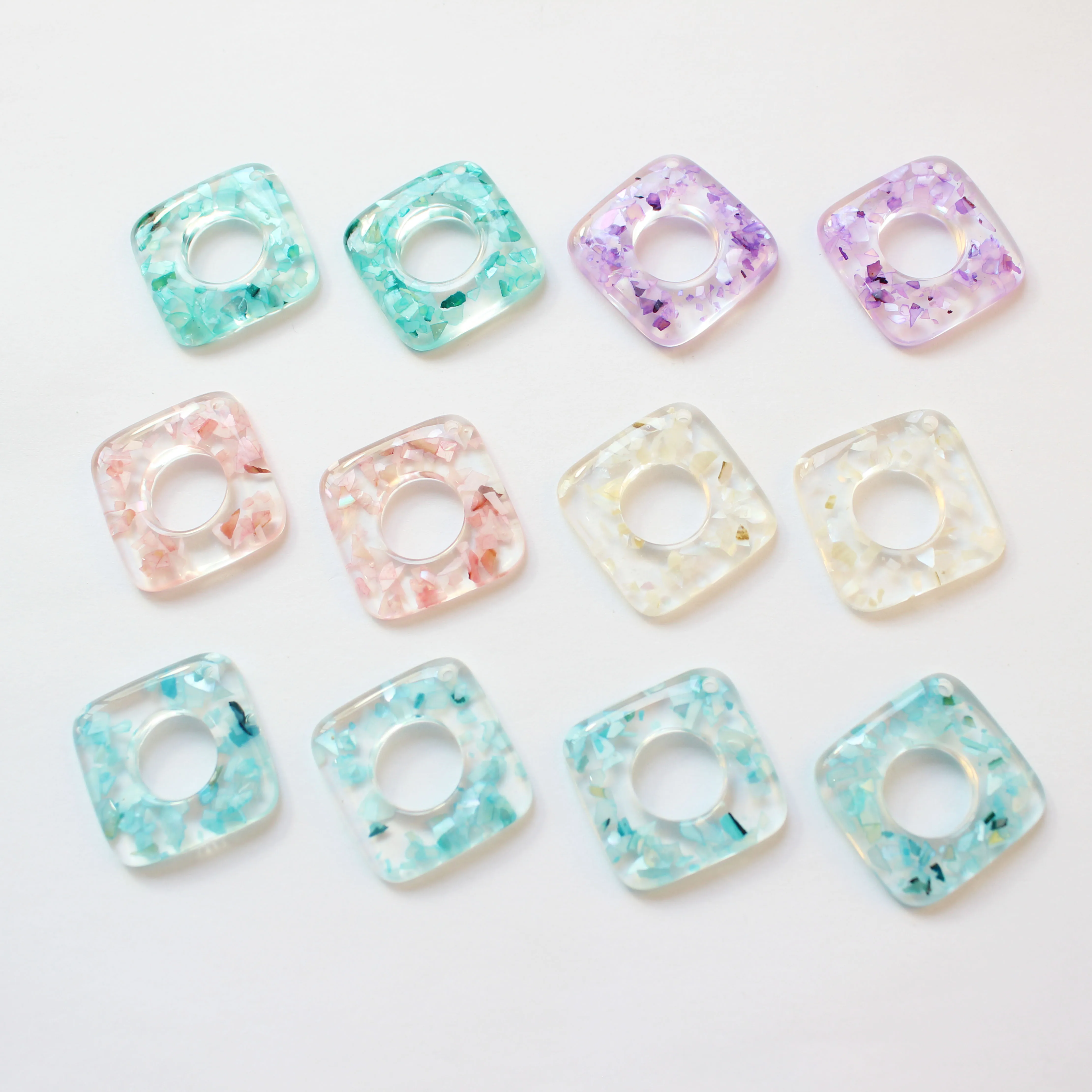 Summer style 40pcs/lot 32mm color Broken shell decoration geometry square shape resin beads with holes diy jewelry accessory
Summer style 40pcs/lot 32mm color Broken shell decoration geometry square shape resin beads with holes diy jewelry accessory