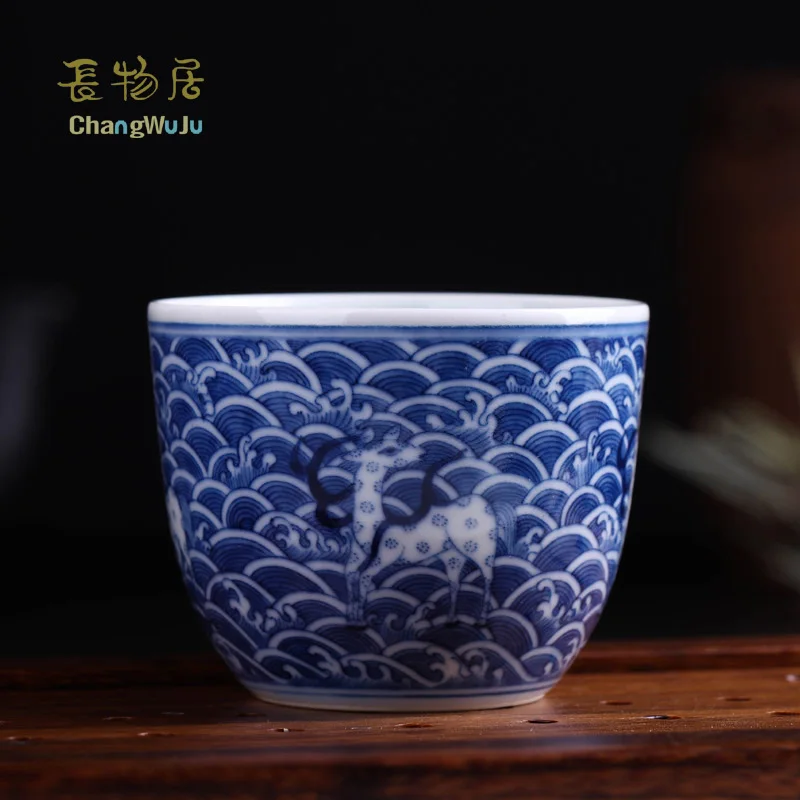 Changwuju in Jingdezhen the hand painted blue and white Kung-Fu tea cup firing in the firewood kiln for host use
Changwuju in Jingdezhen the hand painted blue and white Kung-Fu tea cup firing in the firewood kiln for host use
