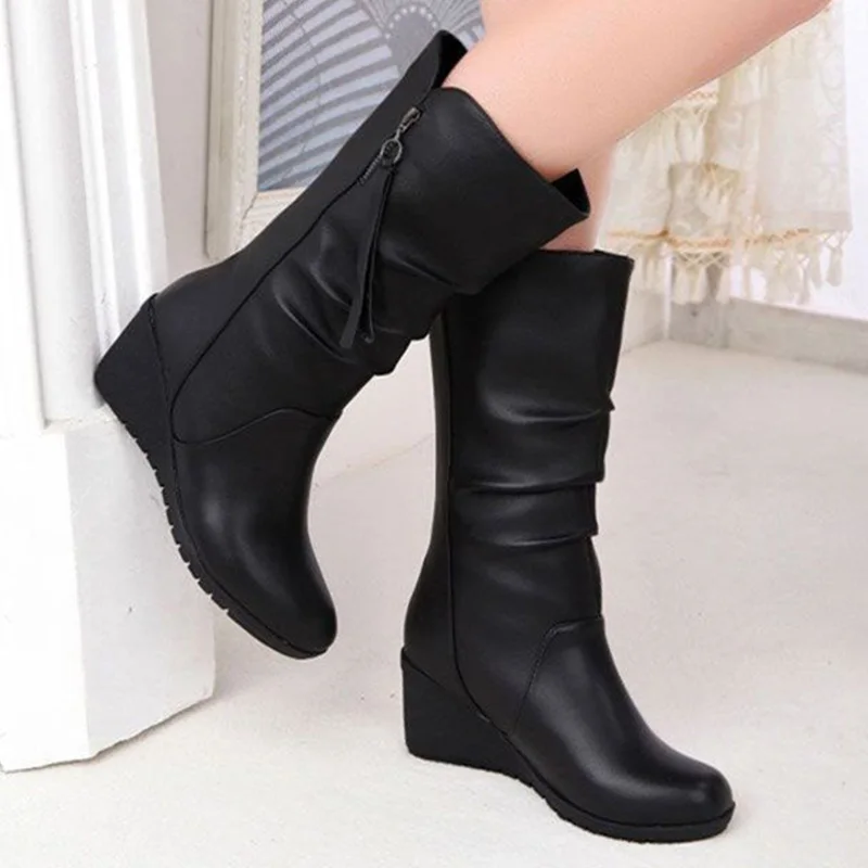 non-slip Female boot waterproof solid black shoes short plush winter boots woman Leather stitching snow boots size 35-40 886
non-slip Female boot waterproof solid black shoes short plush winter boots woman Leather stitching snow boots size 35-40 886