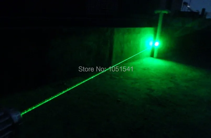 AAA High Powered Military Green laser pointers 200W 200000m 532nm Flashlight Light Burning Match Burn cigarettes+Glasses Hunting
AAA High Powered Military Green laser pointers 200W 200000m 532nm Flashlight Light Burning Match Burn cigarettes+Glasses Hunting
