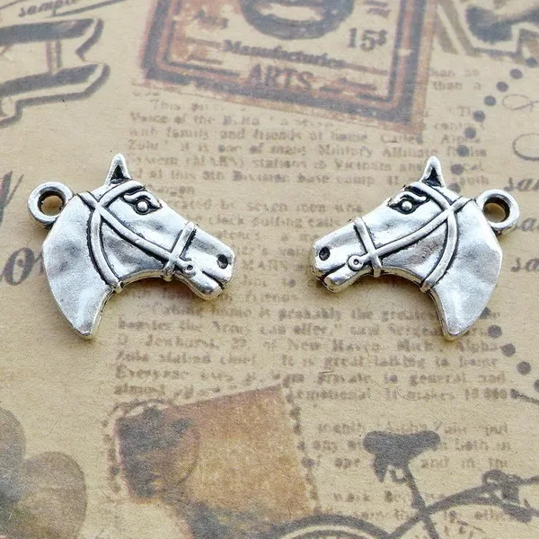 100pcs Charm horse face head pendants 21.5*15.6mm Antique silver Handmade Jewelry findings Making DIY Alloy accessories Hot gift
100pcs Charm horse face head pendants 21.5*15.6mm Antique silver Handmade Jewelry findings Making DIY Alloy accessories Hot gift