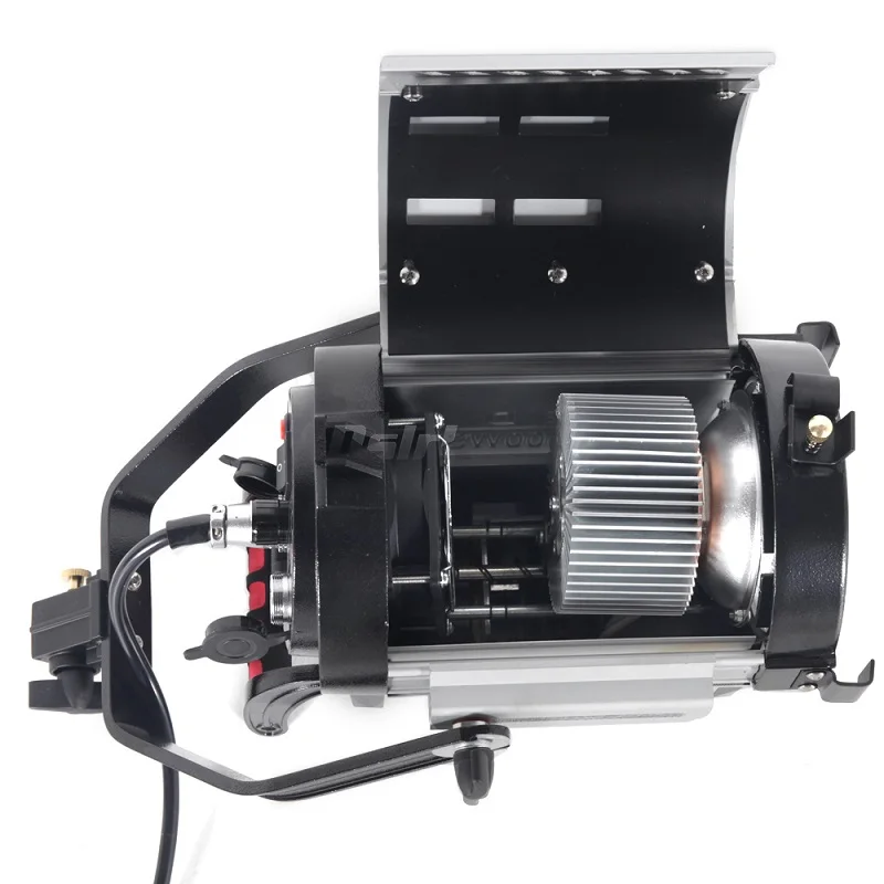 150W LED Spot Light Wireless Dimmable Bi-color Spotlight Studio Fresnel LED Light 3200-5500K for Photo Video Lighting
150W LED Spot Light Wireless Dimmable Bi-color Spotlight Studio Fresnel LED Light 3200-5500K for Photo Video Lighting