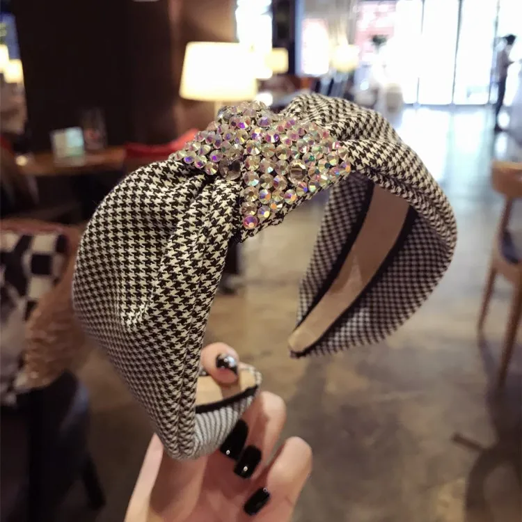 Fashion High-end hair accessories sweet houndstooth diamond in the middle knot knotted wide-brimmed hairband headband for women
Fashion High-end hair accessories sweet houndstooth diamond in the middle knot knotted wide-brimmed hairband headband for women