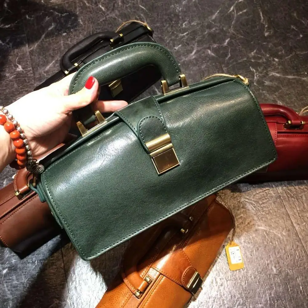 XHTY leather doctor bag first layer leather vegetable tanned retro handbag female bag leather mouth gold bag
XHTY leather doctor bag first layer leather vegetable tanned retro handbag female bag leather mouth gold bag