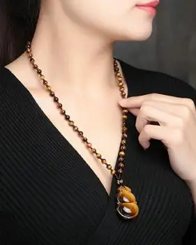 A natural JADESt pendant with a tiger qingshi gourd hanging pendant and a necklace of tiger qingshi round beads for both men and
A natural JADESt pendant with a tiger qingshi gourd hanging pendant and a necklace of tiger qingshi round beads for both men and