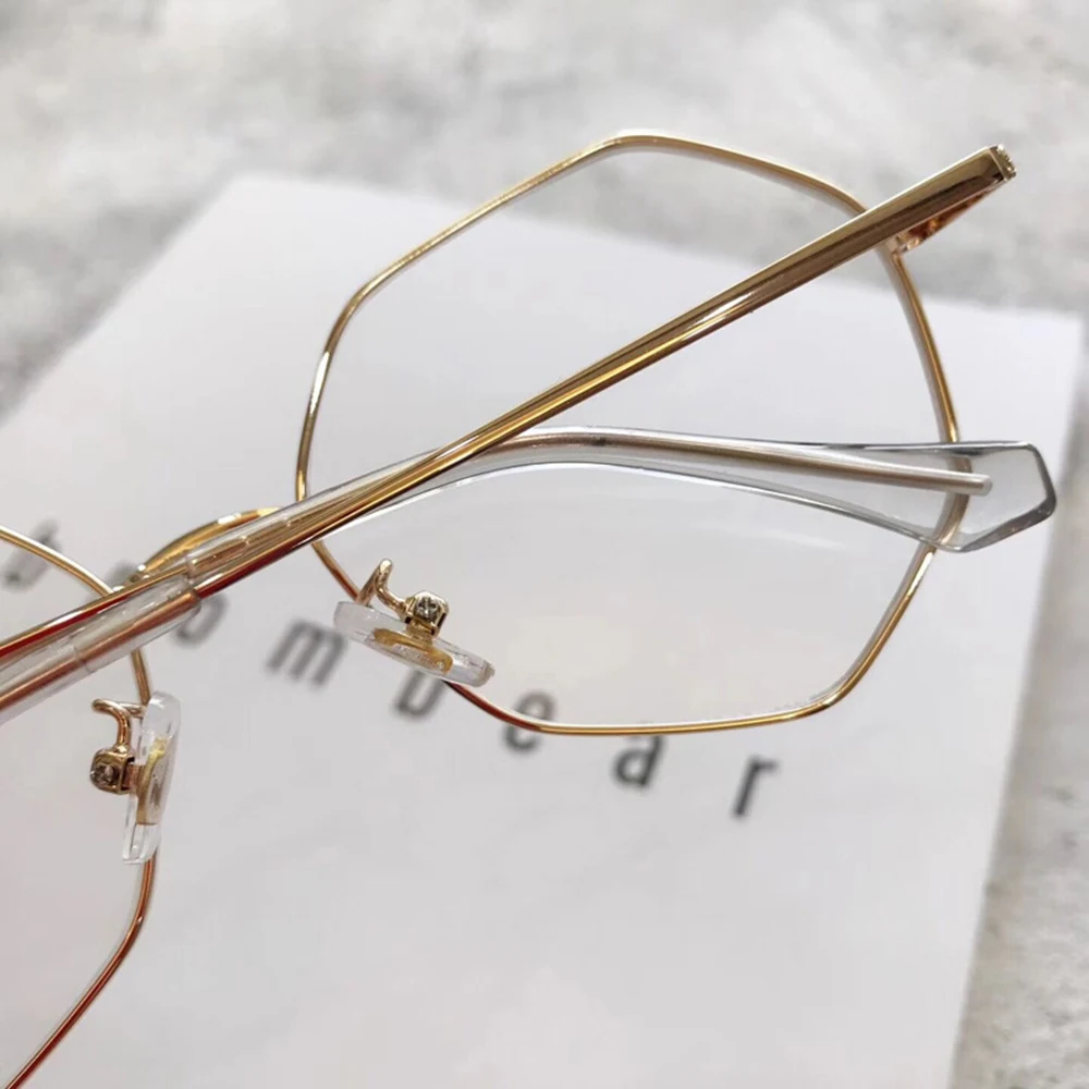 Fashion Personality Retro Polygon Alloy Frame Classic TREND Spectacles with Optical Lenses or Photochromic Gray / Brown Lenses
Fashion Personality Retro Polygon Alloy Frame Classic TREND Spectacles with Optical Lenses or Photochromic Gray / Brown Lenses