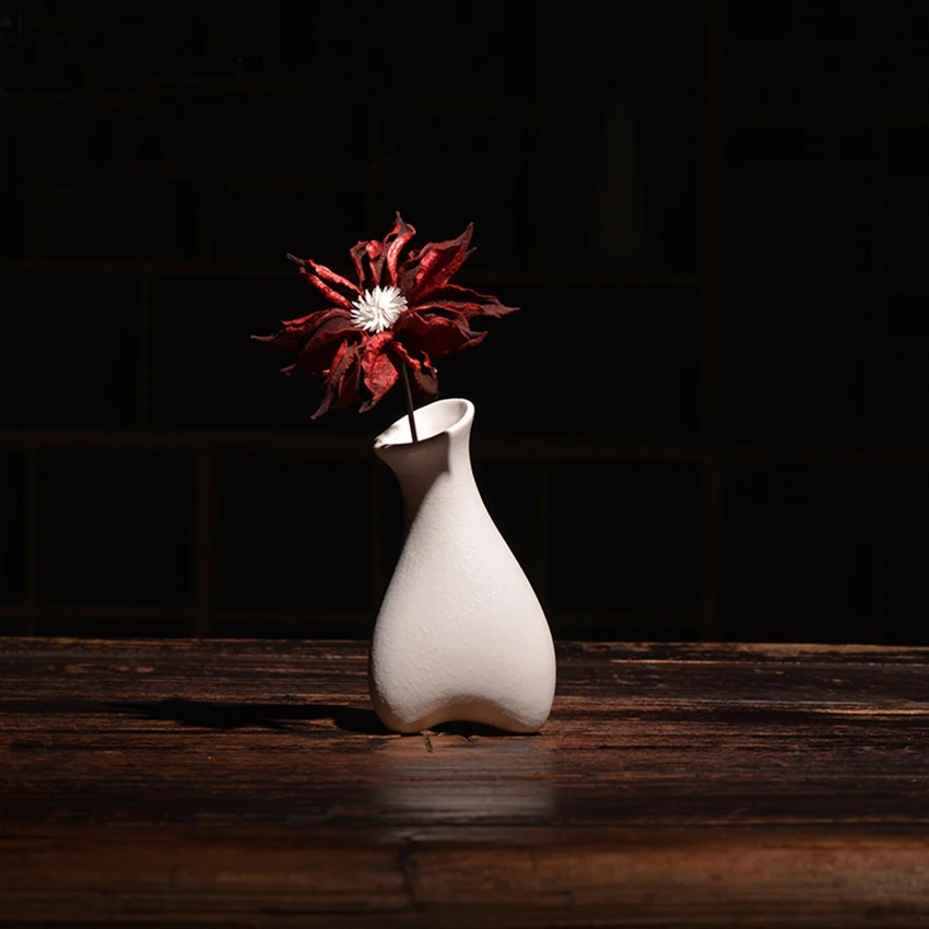 Classic White Minimalist Vintage Ceramic Vases Traditional Chinese Porcelain Flower Bottle Modern Home Decoration Accessories
Classic White Minimalist Vintage Ceramic Vases Traditional Chinese Porcelain Flower Bottle Modern Home Decoration Accessories