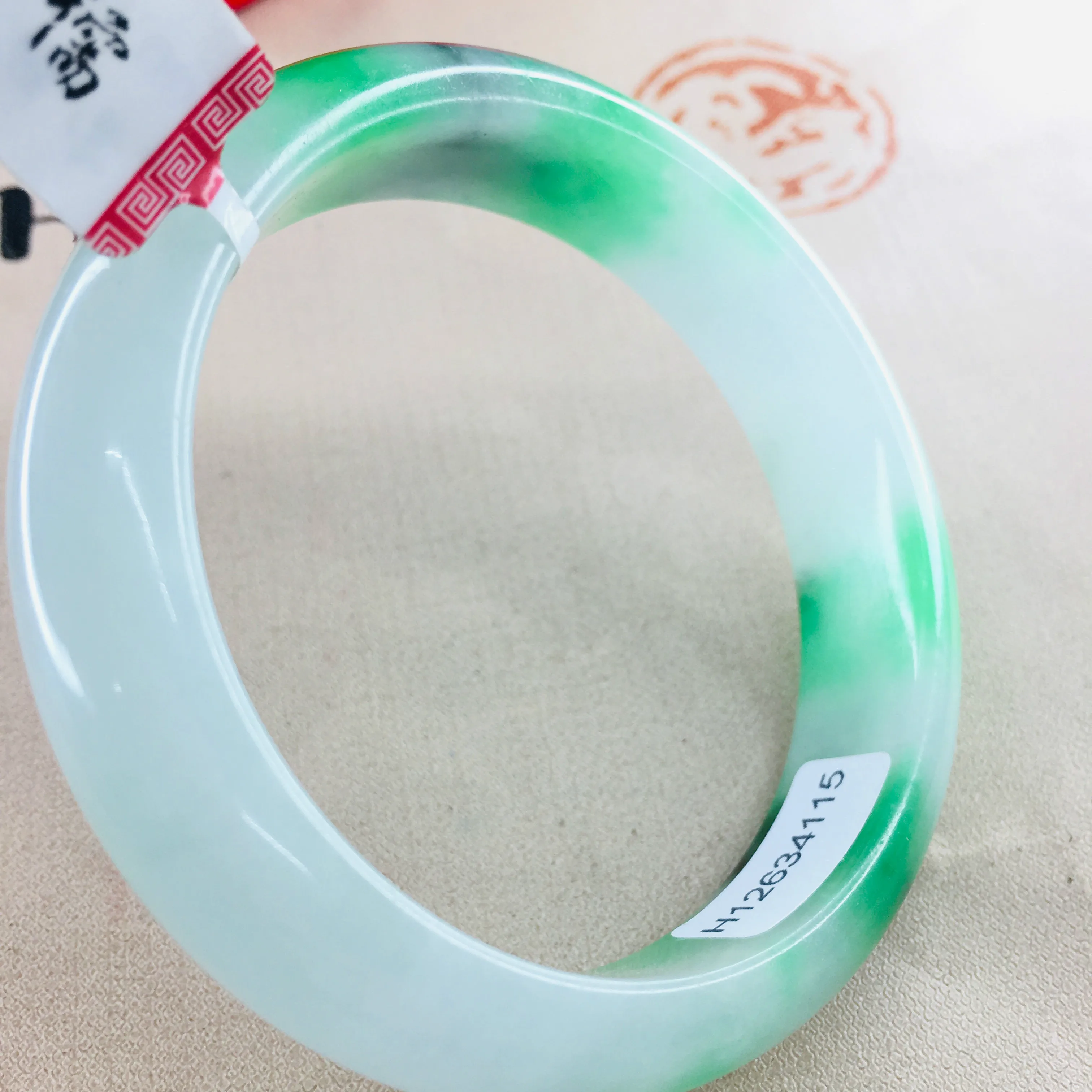 Zheru Jewelry Pure Natural Jadeite Bracelet Natural Elegant Light Green 52-61mm Female Jade Bracelet Gift Certificate
Zheru Jewelry Pure Natural Jadeite Bracelet Natural Elegant Light Green 52-61mm Female Jade Bracelet Gift Certificate
